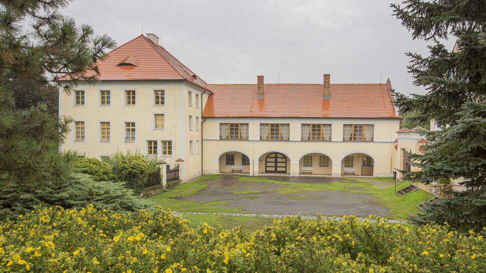 Blaník výlety zámky a park Růžkovy Lhotice